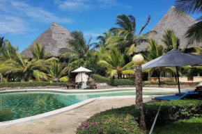 Tembo 2 Beach cottage, with Pool & Spa